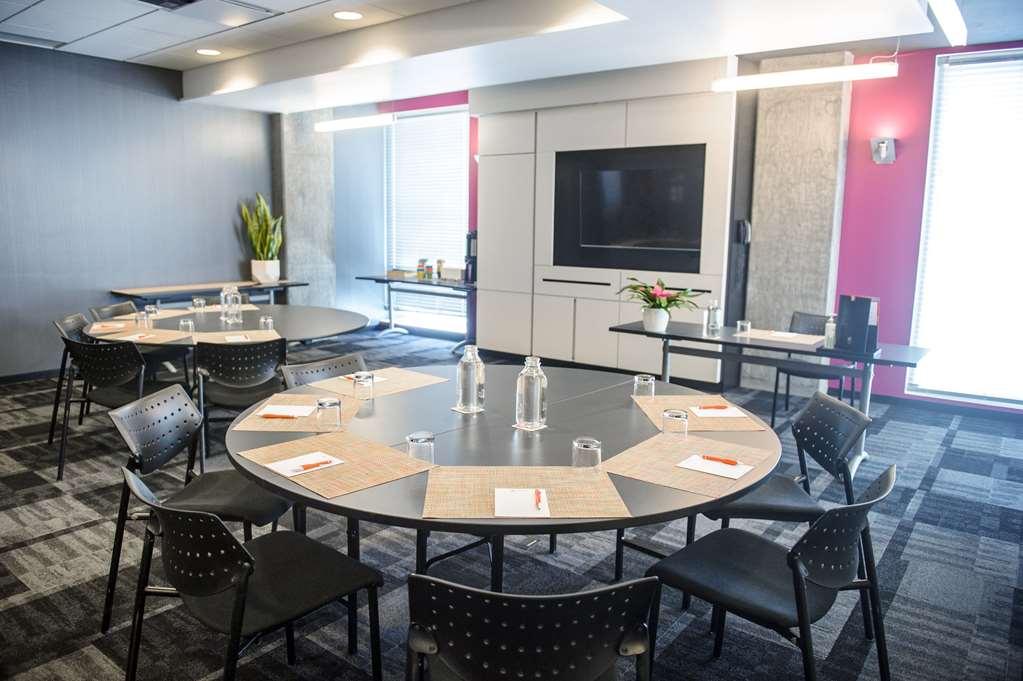 Hôtel Escad  Brossard Facilidades foto